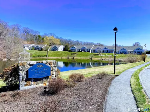 8 Saint George Pl #8, Sandy Hook, CT 06482