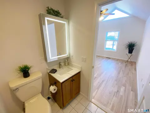 Bath - 8 Saint George Pl #8, Sandy Hook, CT 06482 photo 1 of 3