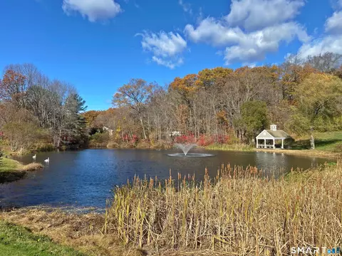 View/Area - 8 Saint George Pl #8, Sandy Hook, CT 06482 photo 3 of 5