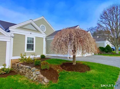 Exterior - 8 Saint George Pl #8, Sandy Hook, CT 06482 photo 2 of 6