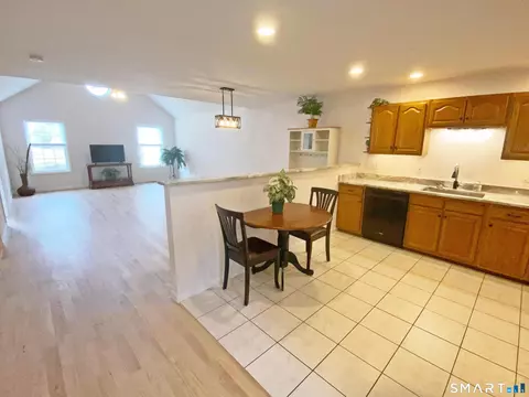 Kitchen - 8 Saint George Pl #8, Sandy Hook, CT 06482 photo 1 of 4