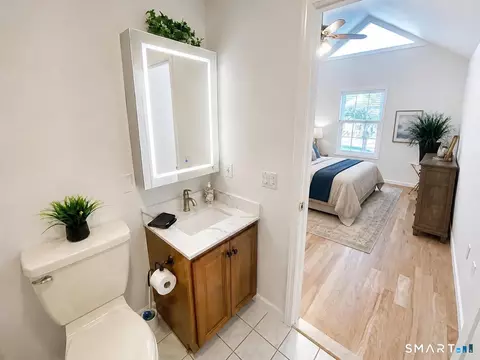 Bath - 8 Saint George Pl #8, Sandy Hook, CT 06482 photo 1 of 4