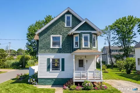 18 Maxson St, Mystic, CT 06355