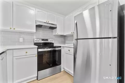 Kitchen - 468 Main St #111, Niantic, CT 06357 photo 1 of 2