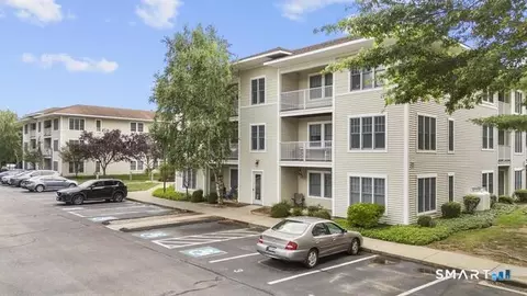 468 Main St #111, Niantic, CT 06357