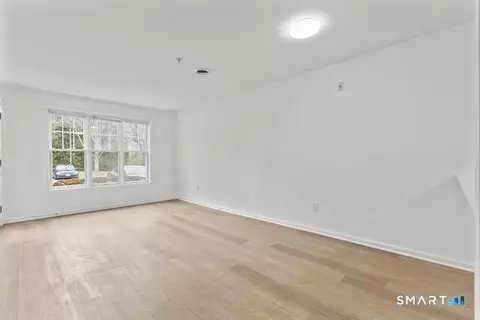 Living - 468 Main St #111, Niantic, CT 06357 photo 4 of 4