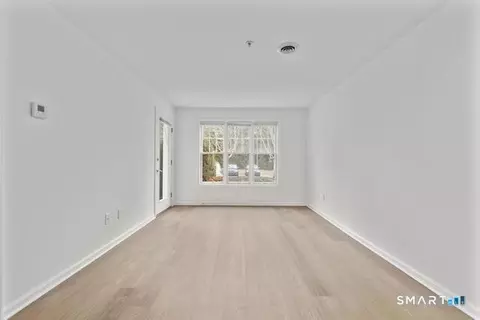 Living - 468 Main St #111, Niantic, CT 06357 photo 3 of 4