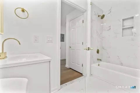 Bath - 468 Main St #111, Niantic, CT 06357 photo 1 of 3
