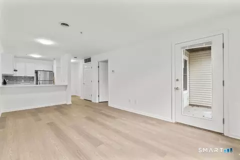 Living - 468 Main St #111, Niantic, CT 06357 photo 2 of 4