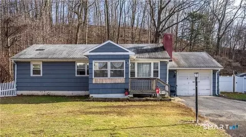 287 Laurel St, East Haven, CT 06512