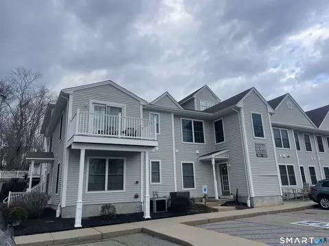 130 Meridian St #301, Groton, CT 06340