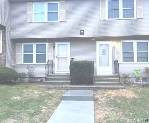 7 Countryside Ln #4, Middletown, CT 06457