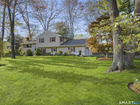 8 Dorset Rd, Norwalk, CT 06851