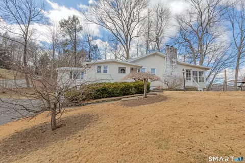 14 Laurel Trl, Sandy Hook, CT 06482