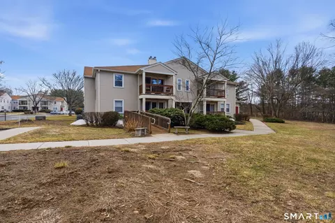 302 Ashmead Cmns #302, Enfield, CT 06082