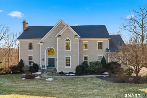 10 Briarwood Ln, Newtown, CT 06470
