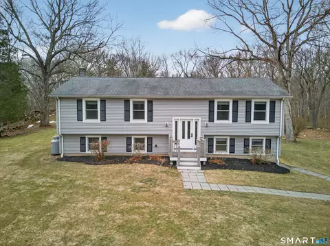 258 Nut Plains Rd, Guilford, CT 06437