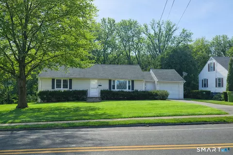 2916 E Main St, Waterbury, CT 06705