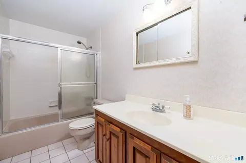 Bath - 147 Spring St #147, Wethersfield, CT 06109 photo 2 of 2