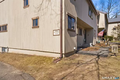 1 Upper Cmns #1, Woodbury, CT 06798