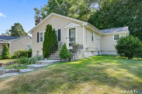 217 Macon Dr, Bridgeport, CT 06606