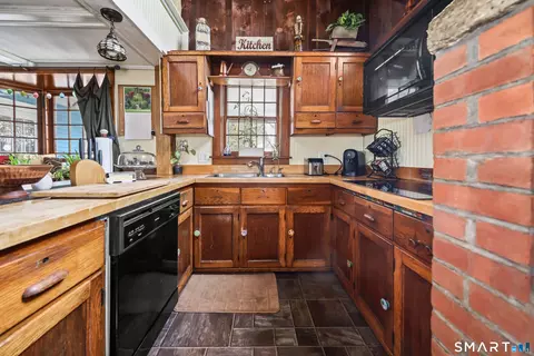 Kitchen - 7 Summit Rd, Prospect, CT 06712 photo 2 of 2