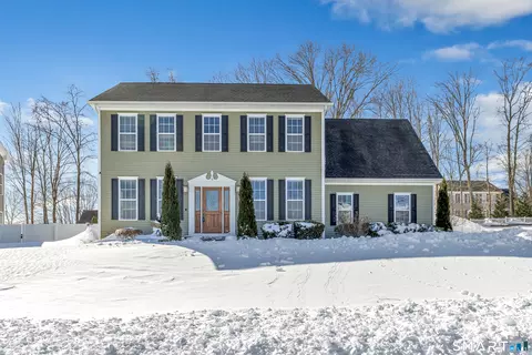 9 Fox Run Ln, Seymour, CT 06483