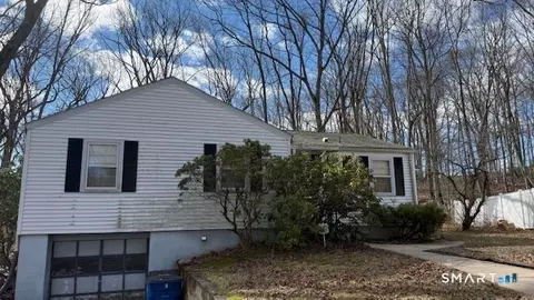 1 Long Hill Ter, New Haven, CT 06515