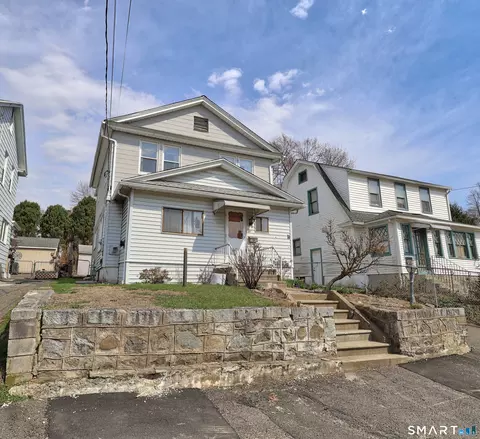 33 W View St, Waterbury, CT 06706