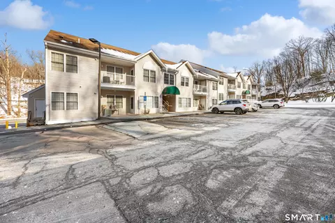 1215 Arganese Pl #1215, Trumbull, CT 06611
