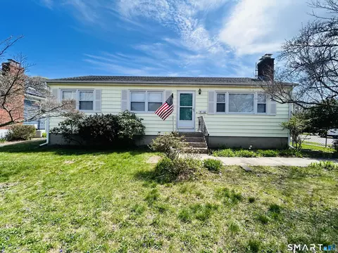 168 Blohm St, West Haven, CT 06516