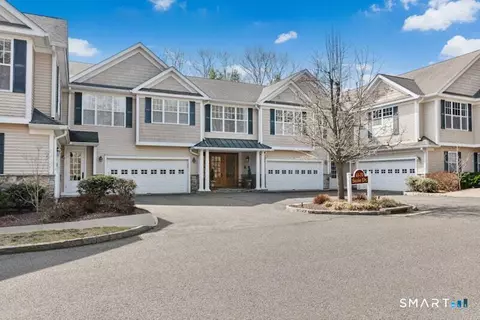 66 Suzie Dr #66, Newtown, CT 06470