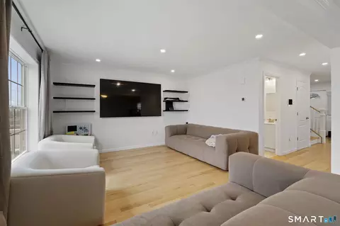 156 Dayton Rd, Bridgeport, CT 06606