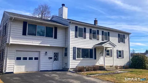 9 Belleau Ave, Norwich, CT 06360