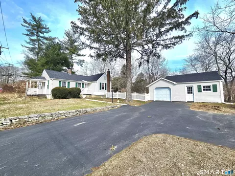 895 Vauxhall St Ext, Waterford, CT 06385