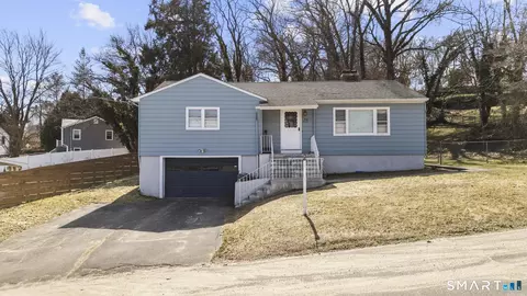 47 Juniper Ridge Dr, Waterbury, CT 06708