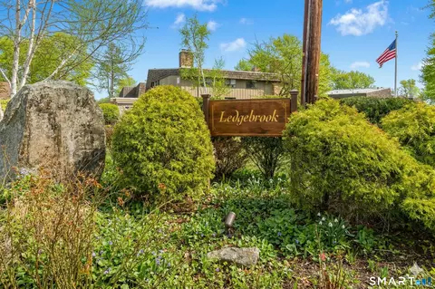 92 Ledgebrook Dr #92, Norwalk, CT 06854