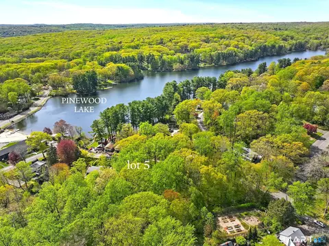 lot Apt 5 West Mischa Rd, Trumbull, CT 06611