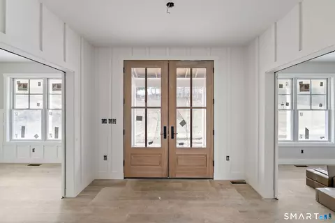 Entry Way - 2 Pickett Rd, Roxbury, CT 06783 photo 1 of 3