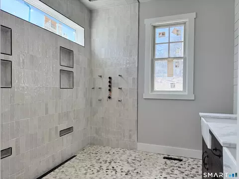 Bath - 2 Pickett Rd, Roxbury, CT 06783 photo 1 of 5