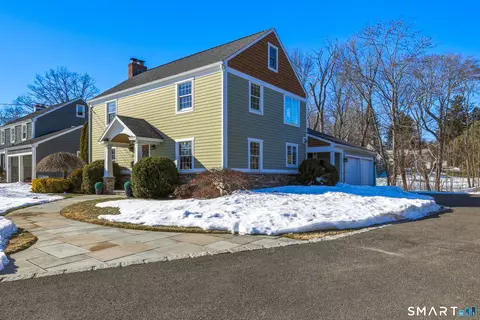 4 Wyndwood Rd, West Hartford, CT 06107