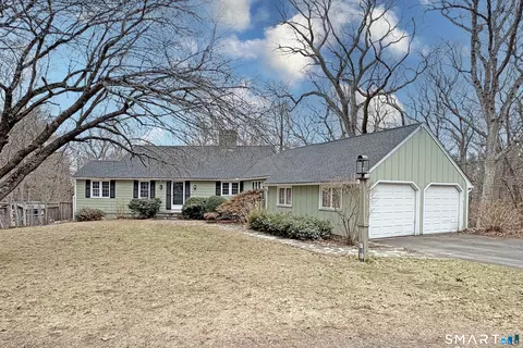 10 Cove Hill Rd, Essex, CT 06426