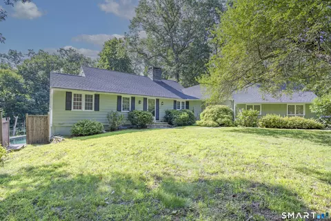 10 Cove Hill Rd, Essex, CT 06426