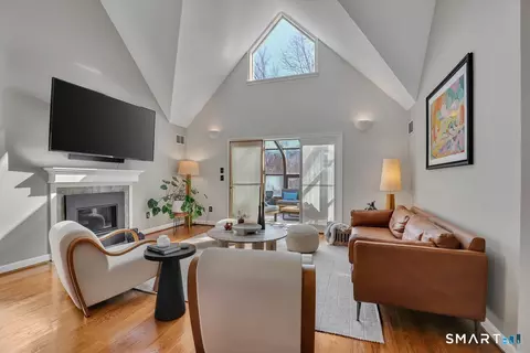 41 Timberwood Rd #41, West Hartford, CT 06117