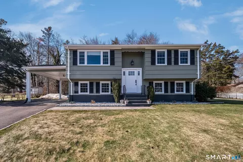 50 Jefferson Cir, Clinton, CT 06413