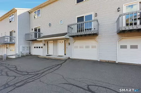 100 Northampton Ln #12, Plainville, CT 06062