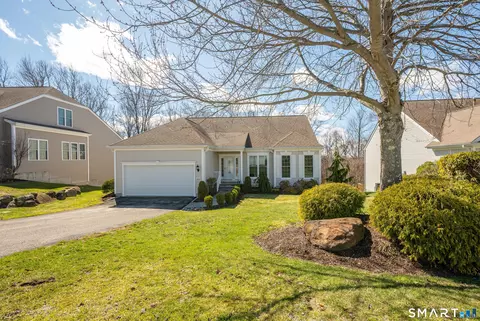 523 Putting Green Ln #523, Oxford, CT 06478