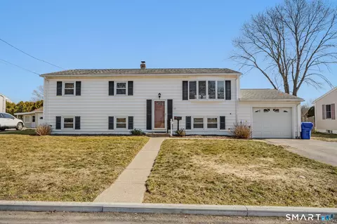 22 Sandy Hollow Dr, Waterford, CT 06385
