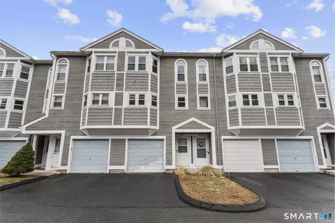 1655 N Colony Rd #15, Meriden, CT 06450