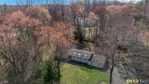 19 Cricklewood Ln, Norwalk, CT 06851